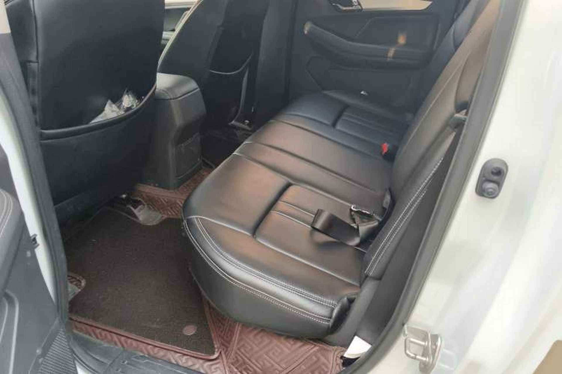 Used Isuzu JLM 2020 2.5T Two-Wheel Drive Diesel Leading-Edge Version JE4D25Q6A Meeting China VI Emission Standards Left Rear Seat