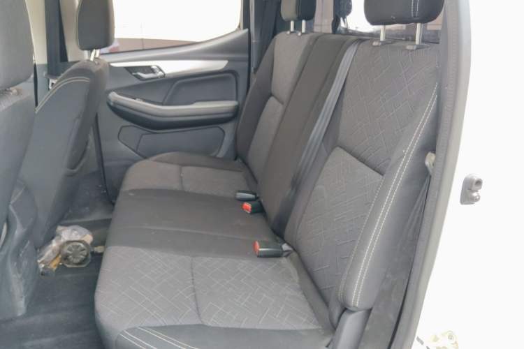 Used Isuzu JLM 2020 2.8T Classic Two-Wheel Drive Diesel Euro VI Comfort Plus Extended Version JE493ZLQ6E Left Rear Seat
