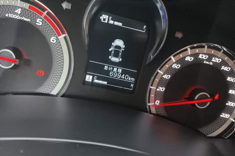 Used Isuzu JLM 2020 2.5T Two-Wheel Drive Diesel Leading-Edge Version JE4D25Q6A Meeting China VI Emission Standards Odometer Close Up