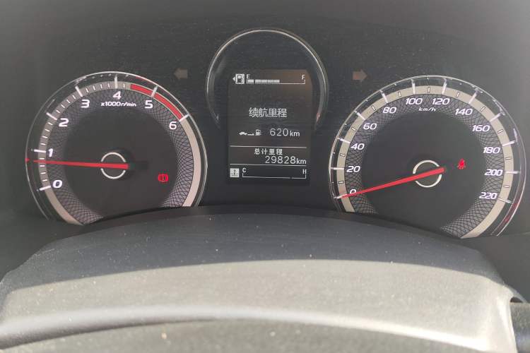 Used Isuzu JLM 2020 2.8T Classic Two-Wheel Drive Diesel Euro VI Comfort Version Standard Wheelbase JE493ZLQ6E Odometer Close Up