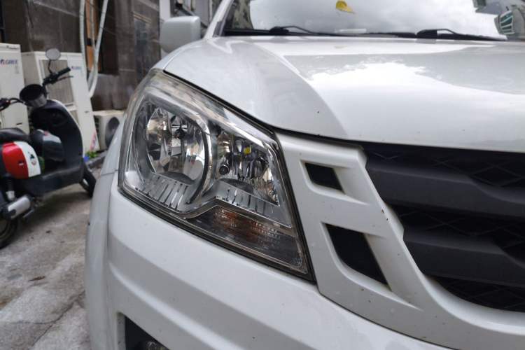 Used Isuzu JLM 2020 2.8T Classic 4x4 Diesel Euro VI Comfort Plus Extended Version JE493ZLQ6E Right Front Headlight