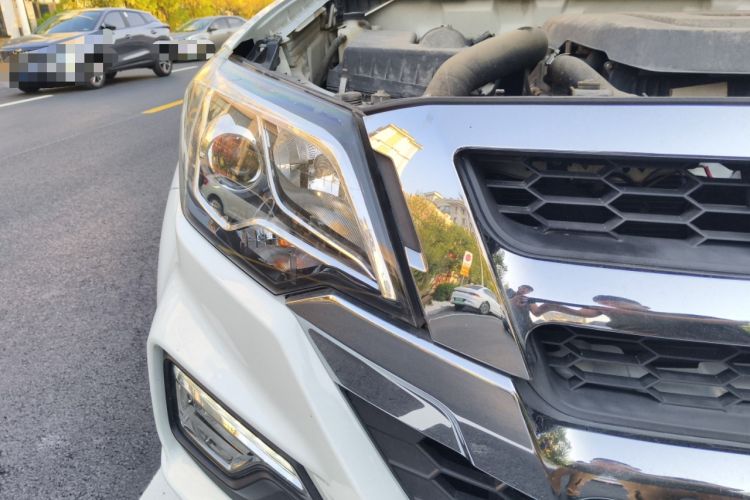 Used Isuzu JLM 2020 2.5T Two-Wheel Drive Diesel Leading-Edge Version JE4D25Q6A Meeting China VI Emission Standards Right Front Headlight