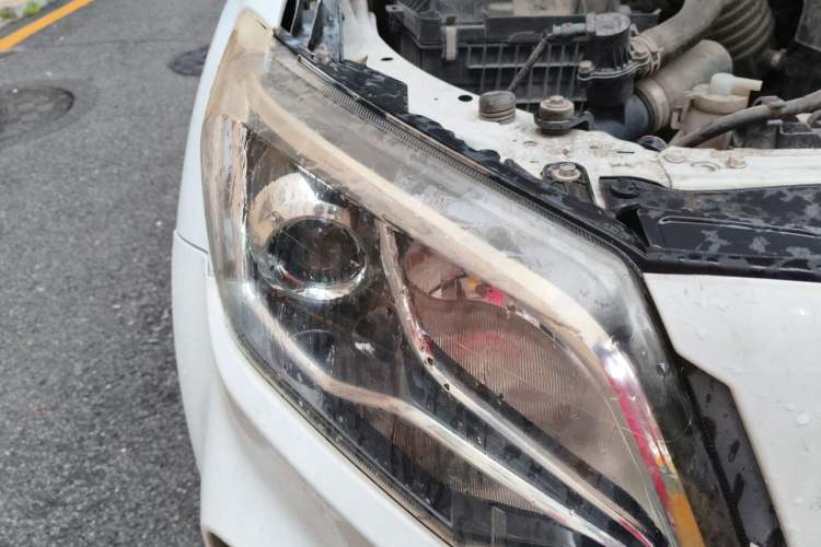 Used Isuzu JLM 2020 2.4T Two-Wheel Drive Gasoline Leading-Edge National VI Ruimai S Extended Version 4K22D4T Right Front Headlight