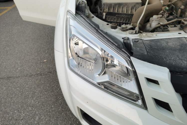 Used Isuzu JLM 2020 2.8T Classic 4x4 Diesel Euro VI Comfort Plus Extended Version JE493ZLQ6E Right Front Headlight