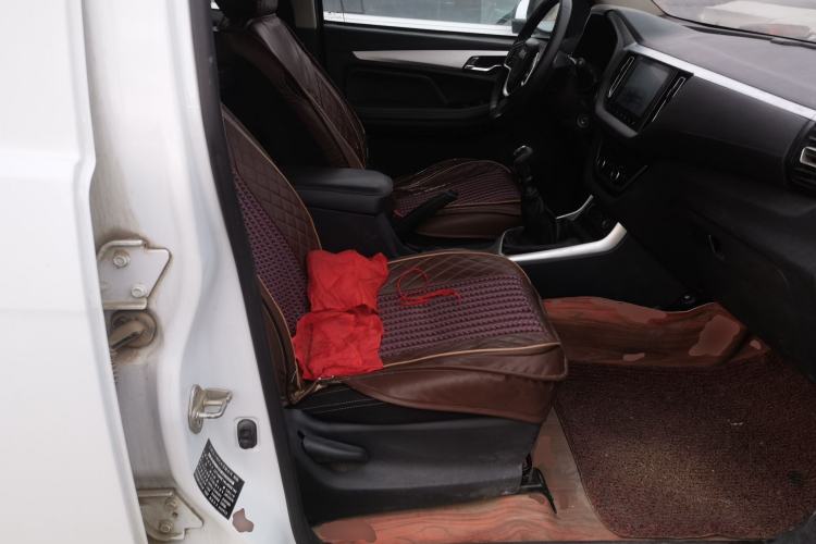 Used Isuzu JLM 2020 2.5T Two-Wheel Drive Diesel Leading-Edge JE4D25Q6A with National VI Emission Standards Standard Wheelbase – Ruimai S Right Front Seat