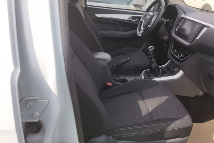 Used Isuzu JLM 2020 2.5T Two-Wheel Drive Diesel Leading-Edge JE4D25Q6A with National VI Emission Standards Standard Wheelbase – Ruimai S Right Front Seat