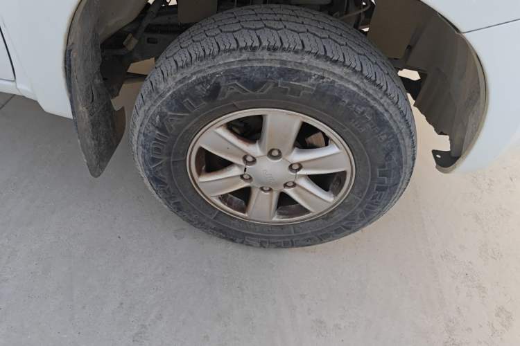 Used Isuzu JLM  Right Front Wheel Hub
