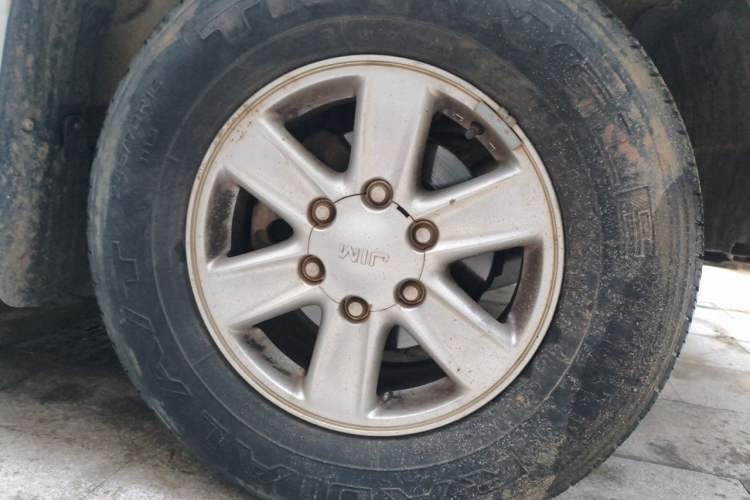 Used Isuzu JLM 2020 2.8T Classic 4x4 Diesel Euro VI Comfort Plus Extended Version JE493ZLQ6E Right Front Wheel Hub