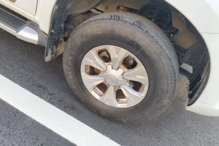 Used Isuzu JLM 2020 2.5T Two-Wheel Drive Diesel Leading-Edge Version JE4D25Q6A Meeting China VI Emission Standards Right Front Wheel Hub