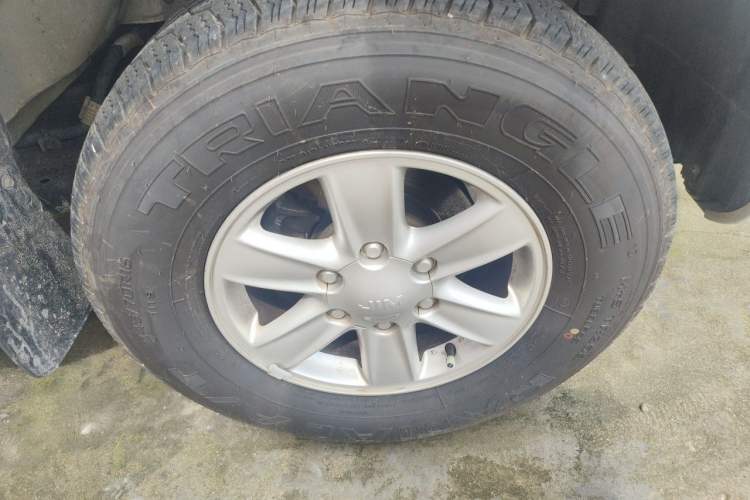 Used Isuzu JLM 2020 2.8T Classic Two-Wheel Drive Diesel Euro VI Comfort Plus Extended Version JE493ZLQ6E Right Front Wheel Hub
