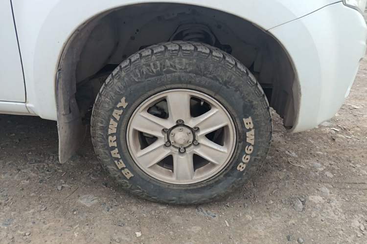 Used Isuzu JLM 2020 2.8T Classic Four-Wheel Drive Diesel Euro VI Comfort Plus Extended Version JE493ZLQ6E Right Front Wheel Hub