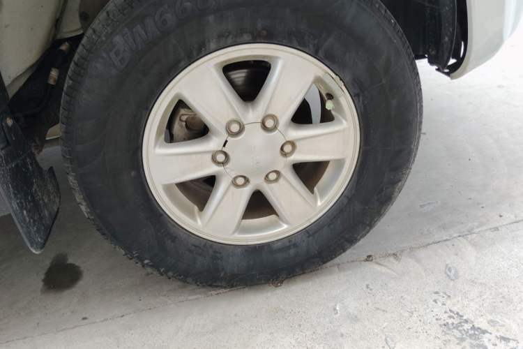 Used Isuzu JLM 2020 2.8T Classic Two-Wheel Drive Diesel Euro VI Comfort Plus Extended Version JE493ZLQ6E Right Front Wheel Hub