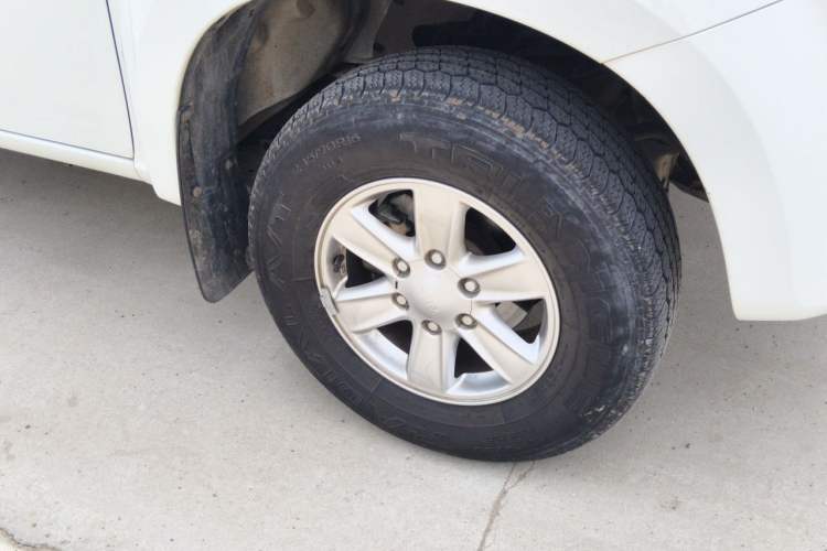 Used Isuzu JLM 2020 2.8T Classic Two-Wheel Drive Diesel Euro VI Comfort Version Standard Wheelbase JE493ZLQ6E Right Front Wheel Hub