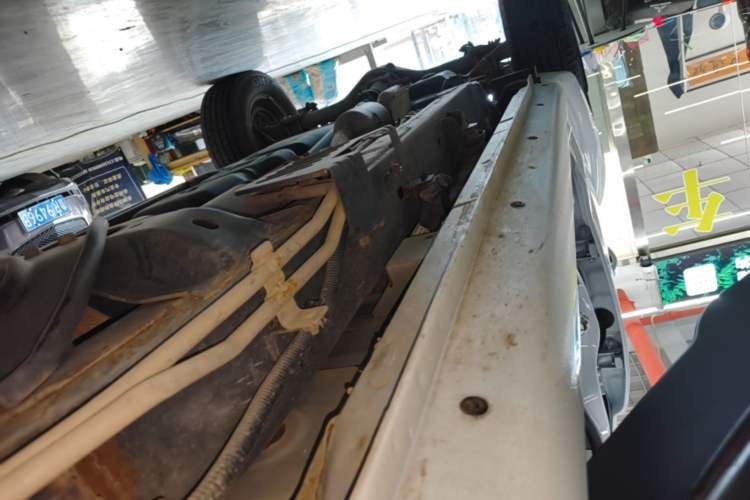 Used Isuzu JLM 2020 2.8T Classic Two-Wheel Drive Diesel Euro VI Comfort Version Standard Wheelbase JE493ZLQ6E Right Side Sill