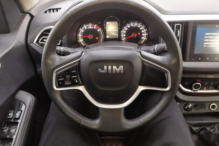 Used Isuzu JLM 2020 2.5T Two-Wheel Drive Diesel Leading-Edge JE4D25Q6A with National VI Emission Standards Standard Wheelbase – Ruimai S Steering Wheel