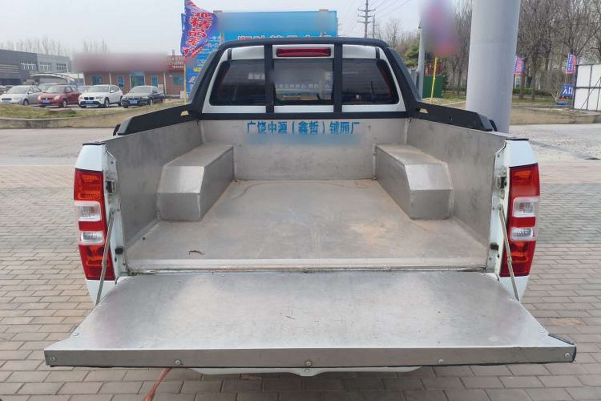 Used Isuzu JLM 2020 2.5T Two-Wheel Drive Diesel Leading-Edge Version JE4D25Q6A Meeting China VI Emission Standards Trunk