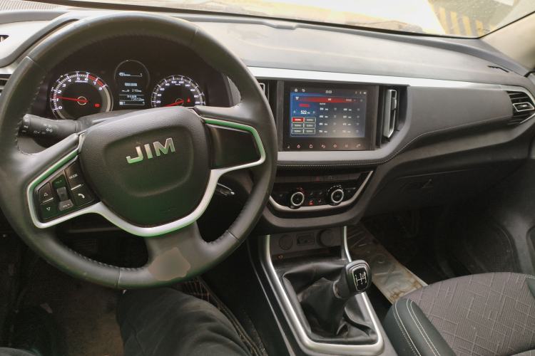 Used Isuzu JLM 2020 2.4T 4x4 Gasoline Leading-Edge GuoVI Ruimai S Standard Wheelbase 4K22D4T Center Console