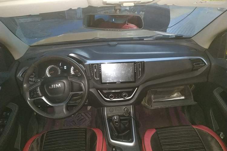 Used Isuzu JLM 2020 2.8T Classic Two-Wheel Drive Diesel Euro VI Comfort Plus Extended Version JE493ZLQ6E Center Console