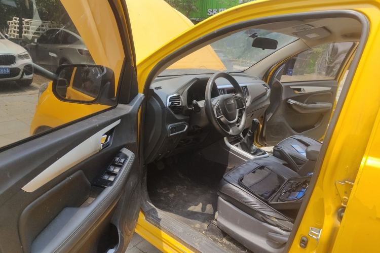Used Isuzu JLM 2020 2.8T Classic Two-Wheel Drive Diesel Euro VI Comfort Plus Extended Version JE493ZLQ6E Driver Seat