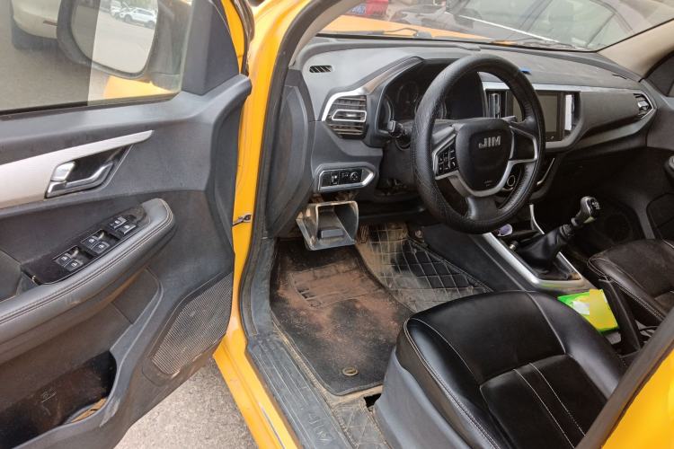 Used Isuzu JLM 2020 2.5T 4x4 Diesel Leading-Edge JE4D25Q6A China VI Standard Wheelbase – Ruimai S Driver Seat