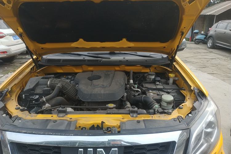 Used Isuzu JLM 2020 2.4T 4x4 Gasoline Leading-Edge GuoVI Ruimai S Standard Wheelbase 4K22D4T Engine Bay