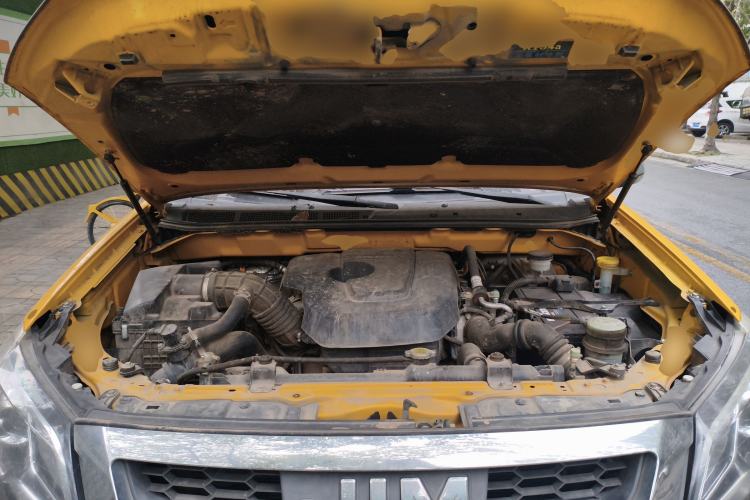Used Isuzu JLM 2020 2.4T 4x4 Gasoline Leading-Edge GuoVI Ruimai S Standard Wheelbase 4K22D4T Engine Bay