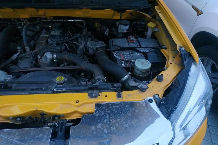 Used Isuzu JLM 2020 2.8T Classic Two-Wheel Drive Diesel Euro VI Comfort Plus Extended Version JE493ZLQ6E Engine Bay Left