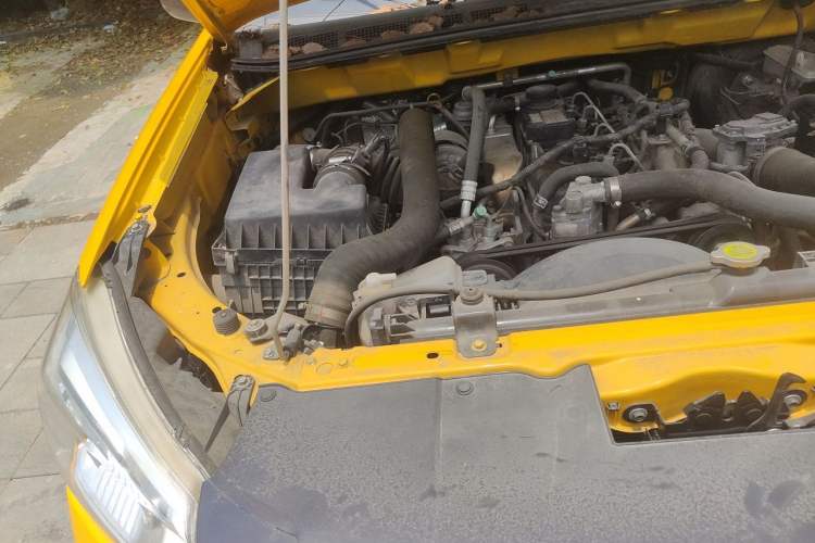 Used Isuzu JLM 2020 2.8T Classic Two-Wheel Drive Diesel Euro VI Comfort Plus Extended Version JE493ZLQ6E Engine Bay Right