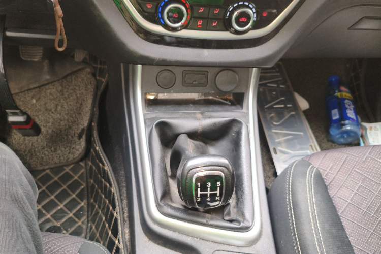 Used Isuzu JLM 2020 2.4T 4x4 Gasoline Leading-Edge GuoVI Ruimai S Standard Wheelbase 4K22D4T Gear Lever