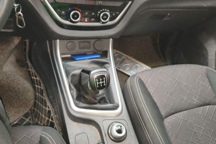 Used Isuzu JLM 2020 2.4T 4x4 Gasoline Leading-Edge GuoVI Ruimai S Standard Wheelbase 4K22D4T Gear Lever