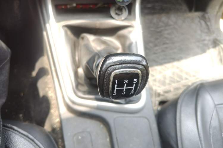 Used Isuzu JLM 2020 2.8T Classic Two-Wheel Drive Diesel Euro VI Comfort Plus Extended Version JE493ZLQ6E Gear Lever