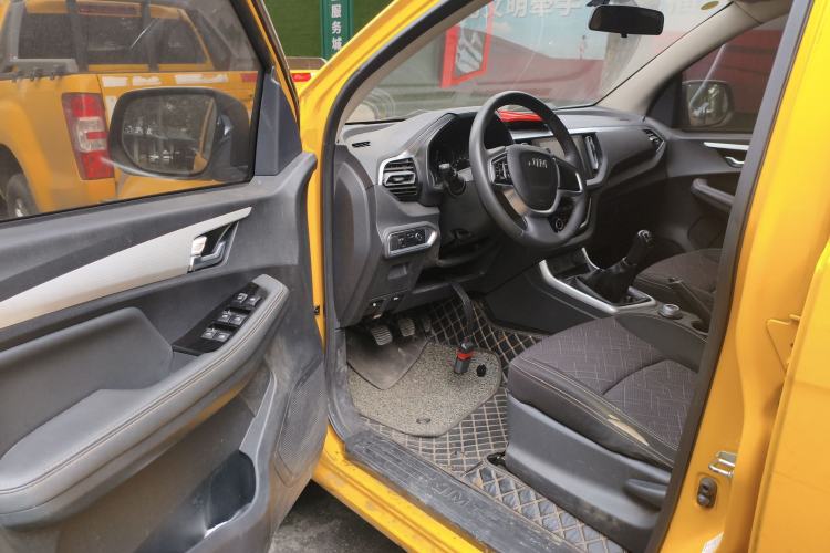 Used Isuzu JLM 2020 2.4T 4x4 Gasoline Leading-Edge GuoVI Ruimai S Standard Wheelbase 4K22D4T Interior 3