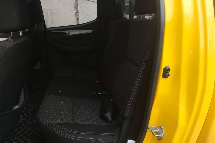 Used Isuzu JLM 2020 2.4T 4x4 Gasoline Leading-Edge GuoVI Ruimai S Standard Wheelbase 4K22D4T Interior 4