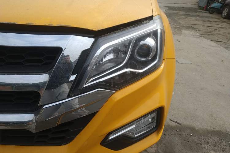 Used Isuzu JLM 2020 2.4T 4x4 Gasoline Leading-Edge GuoVI Ruimai S Standard Wheelbase 4K22D4T Left Front Headlight