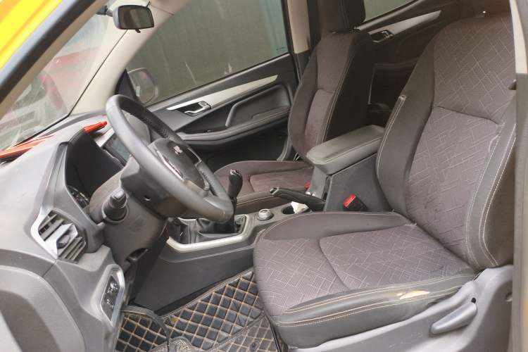 Used Isuzu JLM 2020 2.4T 4x4 Gasoline Leading-Edge GuoVI Ruimai S Standard Wheelbase 4K22D4T Left Front Seat