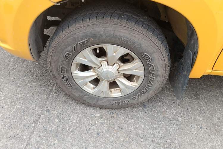 Used Isuzu JLM 2020 2.5T 4x4 Diesel Leading-Edge JE4D25Q6A China VI Standard Wheelbase – Ruimai S Left Front Wheel Hub