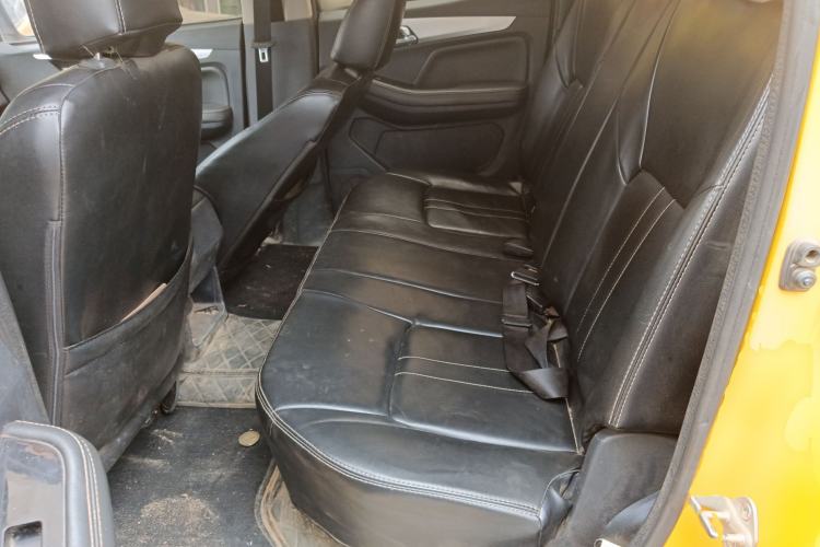 Used Isuzu JLM 2020 2.5T 4x4 Diesel Leading-Edge JE4D25Q6A China VI Standard Wheelbase – Ruimai S Left Rear Seat