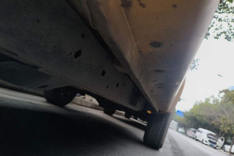 Used Isuzu JLM 2020 2.4T 4x4 Gasoline Leading-Edge GuoVI Ruimai S Standard Wheelbase 4K22D4T Left Side Sill
