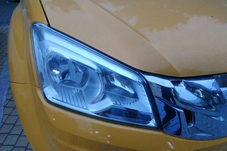 Used Isuzu JLM 2020 2.8T Classic Two-Wheel Drive Diesel Euro VI Comfort Plus Extended Version JE493ZLQ6E Right Front Headlight