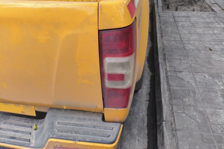 Used Isuzu JLM 2020 2.4T 4x4 Gasoline Leading-Edge GuoVI Ruimai S Standard Wheelbase 4K22D4T Right Rear Taillight