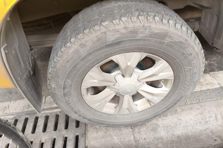 Used Isuzu JLM 2020 2.4T 4x4 Gasoline Leading-Edge GuoVI Ruimai S Standard Wheelbase 4K22D4T Right Rear Wheel Hub