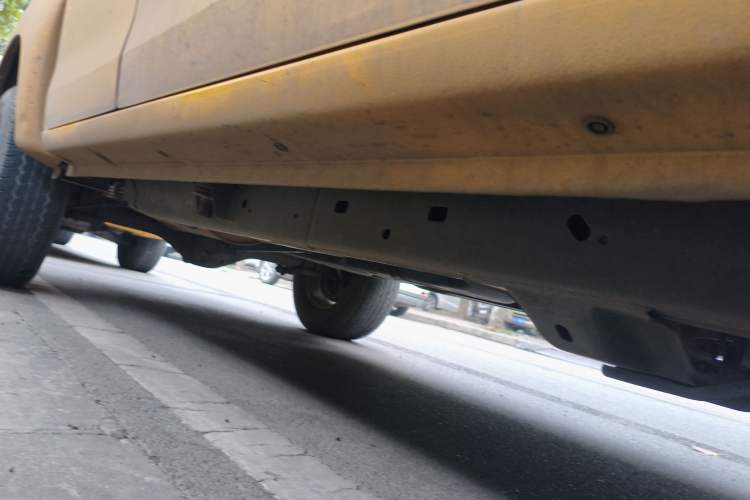 Used Isuzu JLM 2020 2.4T 4x4 Gasoline Leading-Edge GuoVI Ruimai S Standard Wheelbase 4K22D4T Right Side Sill