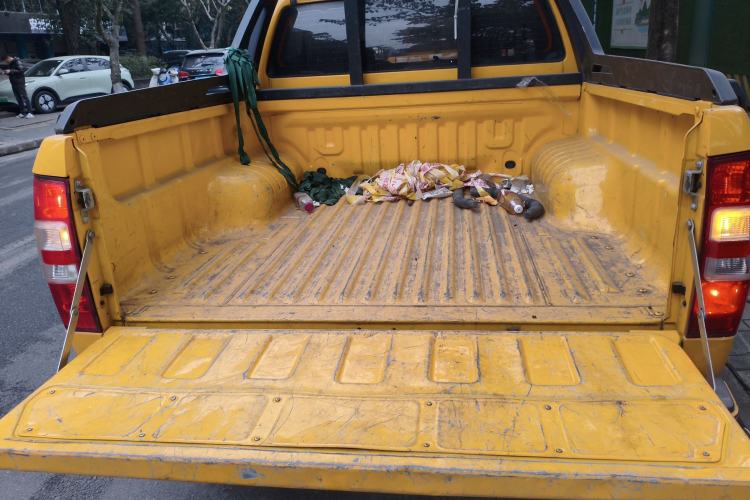 Used Isuzu JLM 2020 2.4T 4x4 Gasoline Leading-Edge GuoVI Ruimai S Standard Wheelbase 4K22D4T Trunk