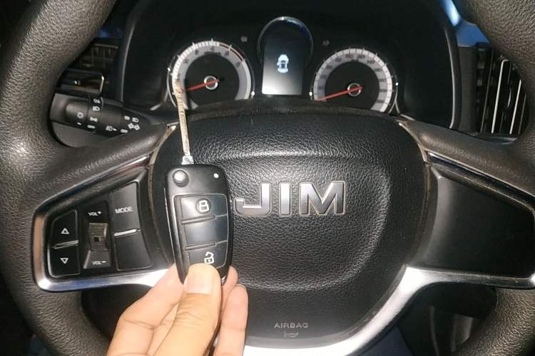 Used Isuzu JLM 2020 2.8T Classic Two-Wheel Drive Diesel Euro VI Comfort Plus Extended Version JE493ZLQ6E Vehicle Key