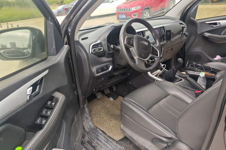 Used Isuzu JLM 2022 2.8T Classic Diesel Two-Wheel Drive Comfort Version with Long Wheelbase – JE493ZLQ6E Driver Seat