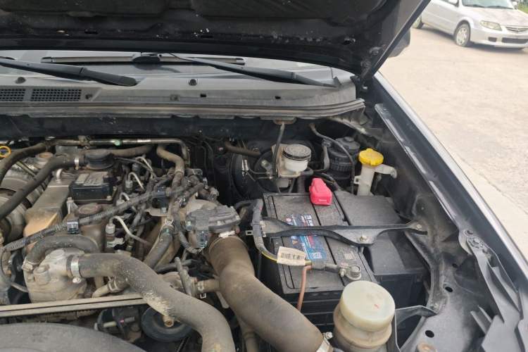 Used Isuzu JLM 2022 2.8T Classic Diesel Two-Wheel Drive Comfort Version with Long Wheelbase – JE493ZLQ6E Engine Bay Left