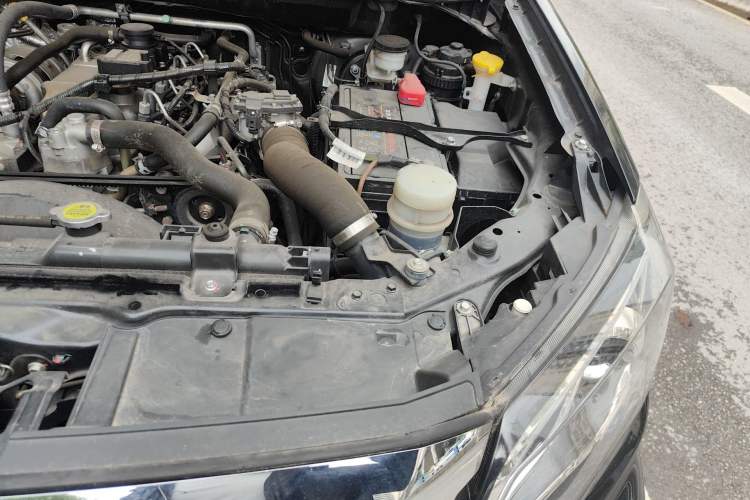 Used Isuzu JLM 2022 2.8T Classic Diesel 4x4 Comfort Version with Long Wheelbase – JE493ZLQ6E Engine Bay Left