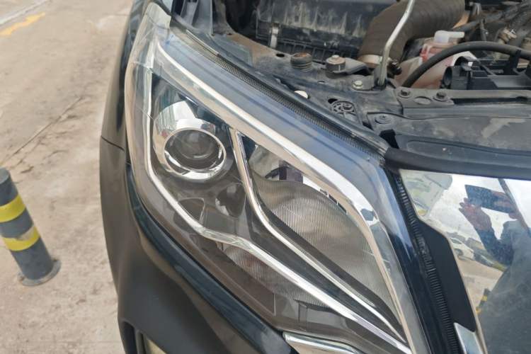 Used Isuzu JLM 2022 2.8T Classic Diesel Two-Wheel Drive Comfort Version with Long Wheelbase – JE493ZLQ6E Right Front Headlight