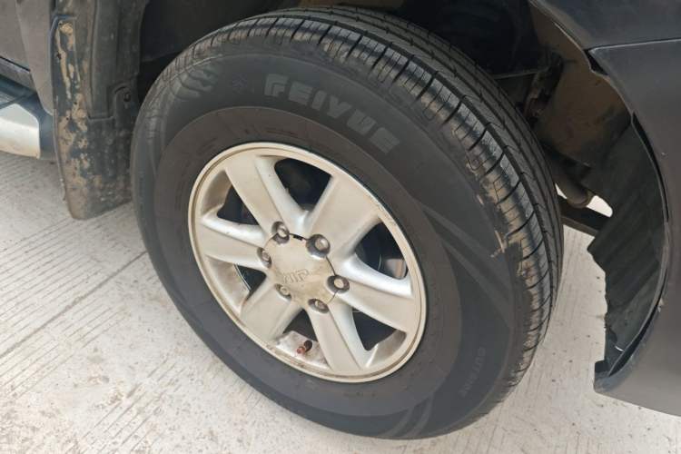 Used Isuzu JLM 2022 2.8T Classic Diesel Two-Wheel Drive Comfort Version with Long Wheelbase – JE493ZLQ6E Right Front Wheel Hub