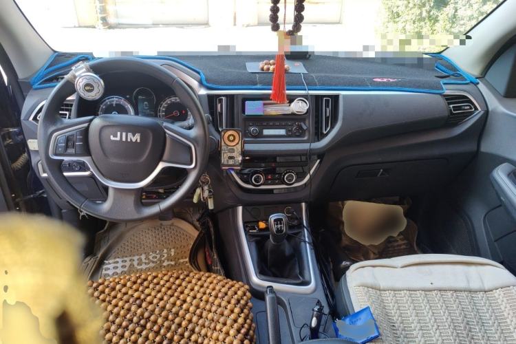 Used Isuzu JLM 2022 2.8T Classic Diesel Two-Wheel Drive Comfort Version with Long Wheelbase – JE493ZLQ6E Center Console
